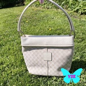 Vintage 90’s white faux leather strap shoulder bag